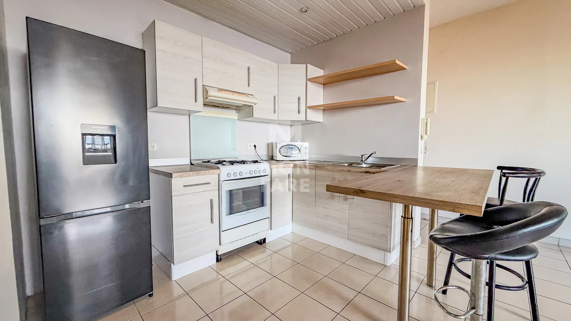PUNAAUIA - F2 MEUBLÉ DE 70m² AVEC VUE PANORAMIQUE + 2 PARKINGS - Image 7