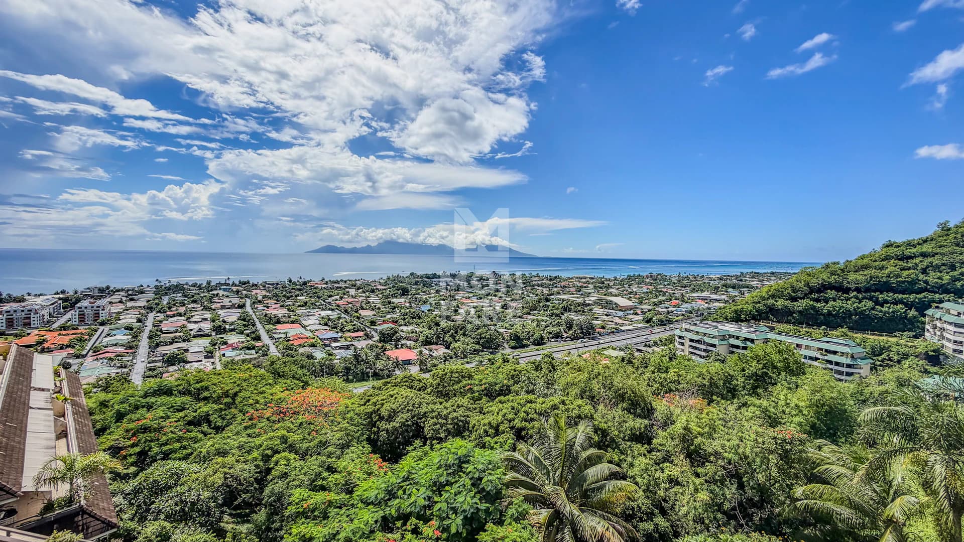PUNAAUIA - F2 MEUBLÉ DE 70m² AVEC VUE PANORAMIQUE + 2 PARKINGS - Image 2