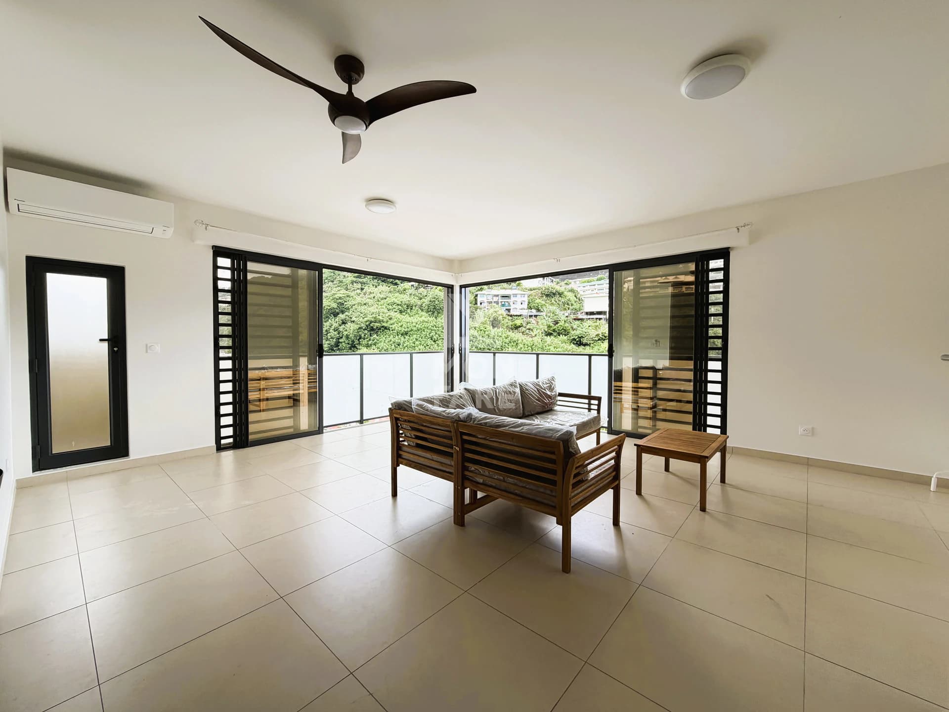 PAPEETE - F3 NEUF MEUBLÉ 80 m² + 1 PARKING - Image 2