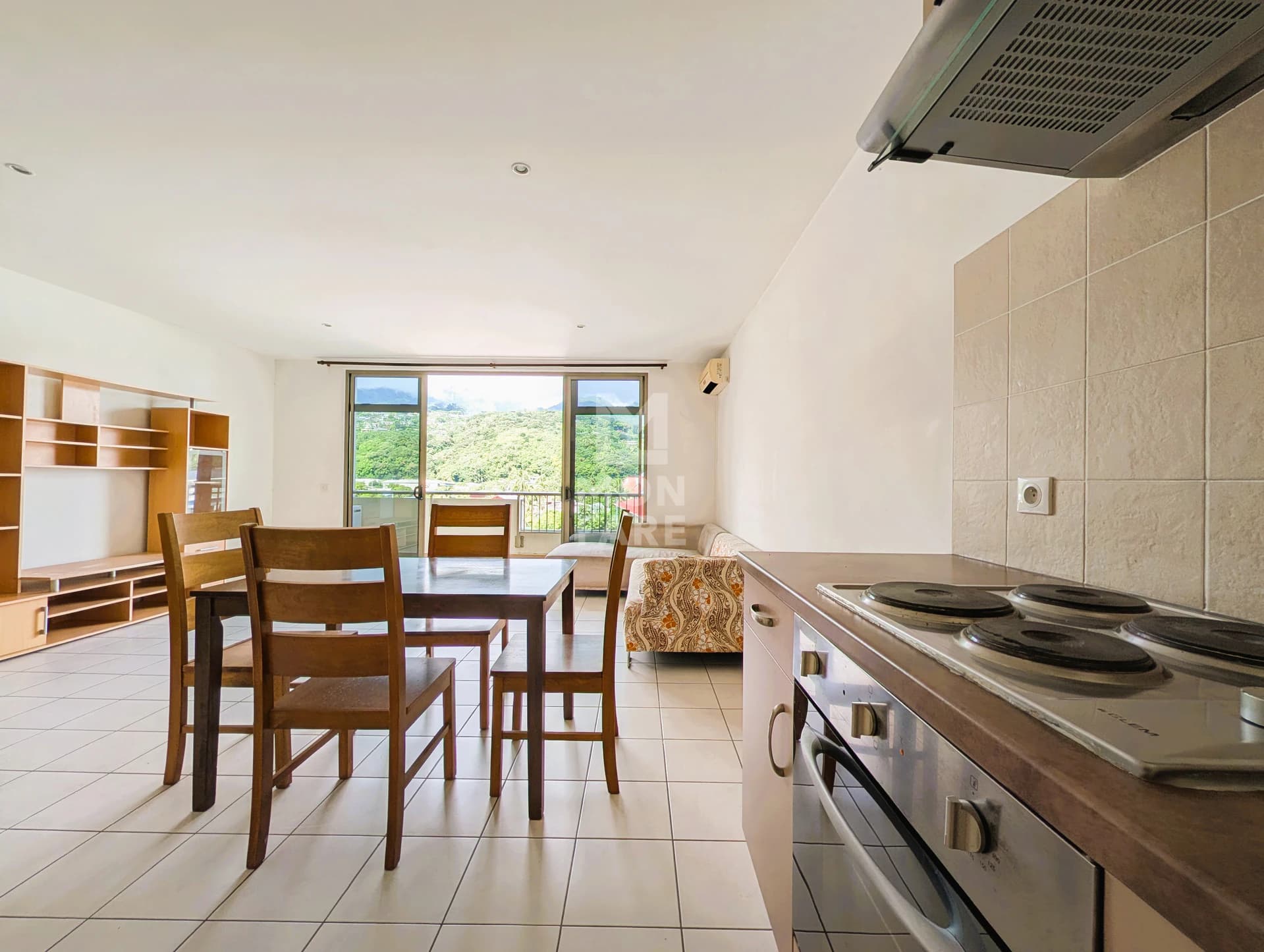 ARUE - GRAND F3 MEUBLE DE 87 m2 AVEC VUE DEGAGEE + 1 PARKING - Image 4