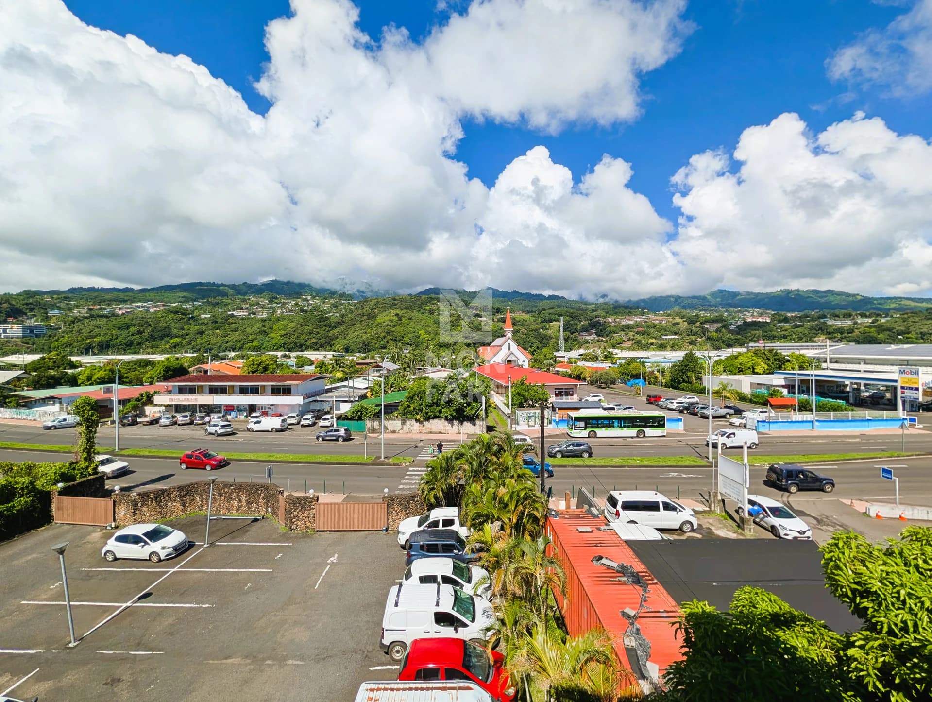ARUE - GRAND F3 MEUBLE DE 87 m2 AVEC VUE DEGAGEE + 1 PARKING - Image 2