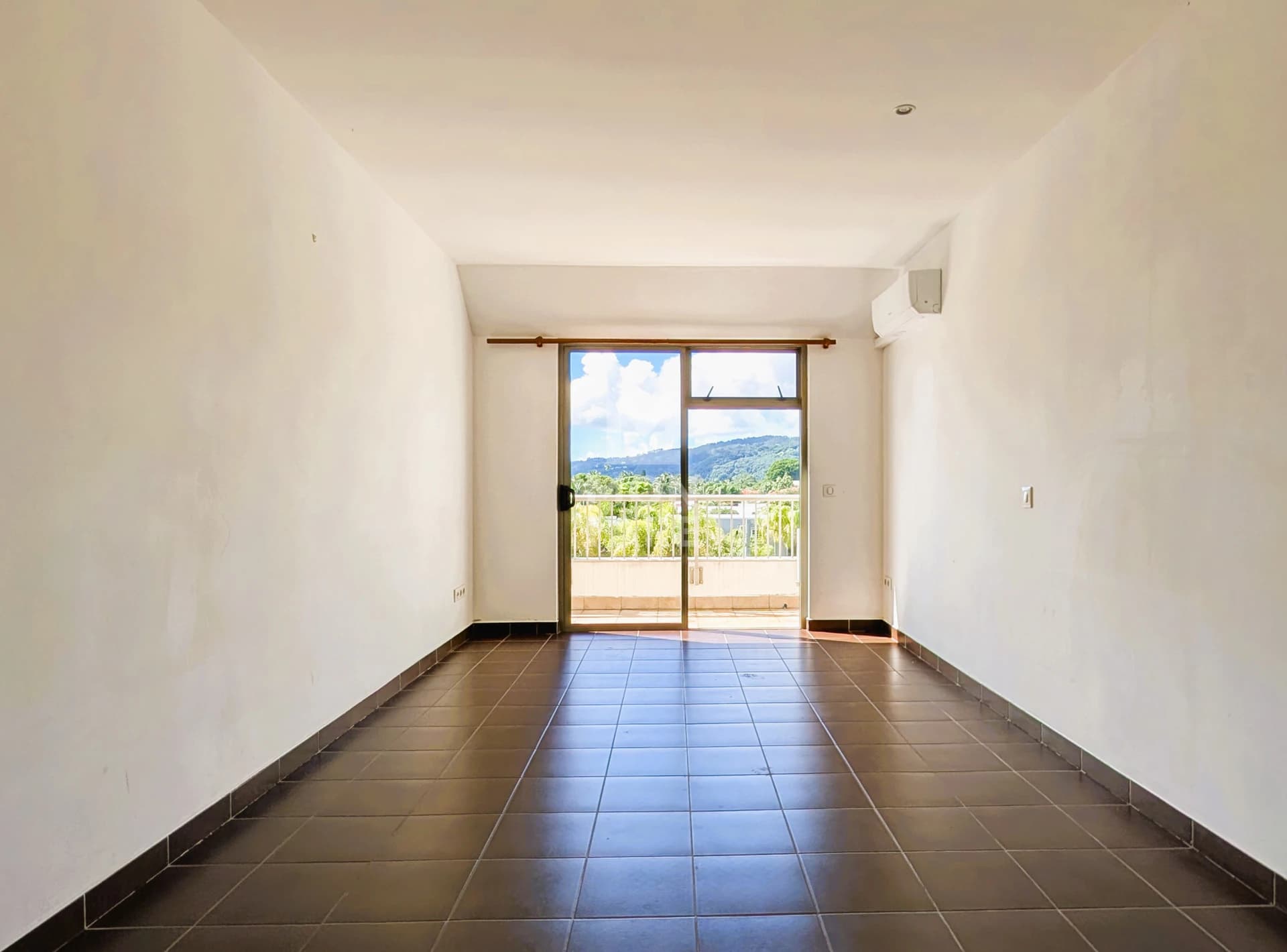ARUE - GRAND F2 DE 82 m2 AVEC VUE MER PARTIELLE + 1 PARKING - Image 6