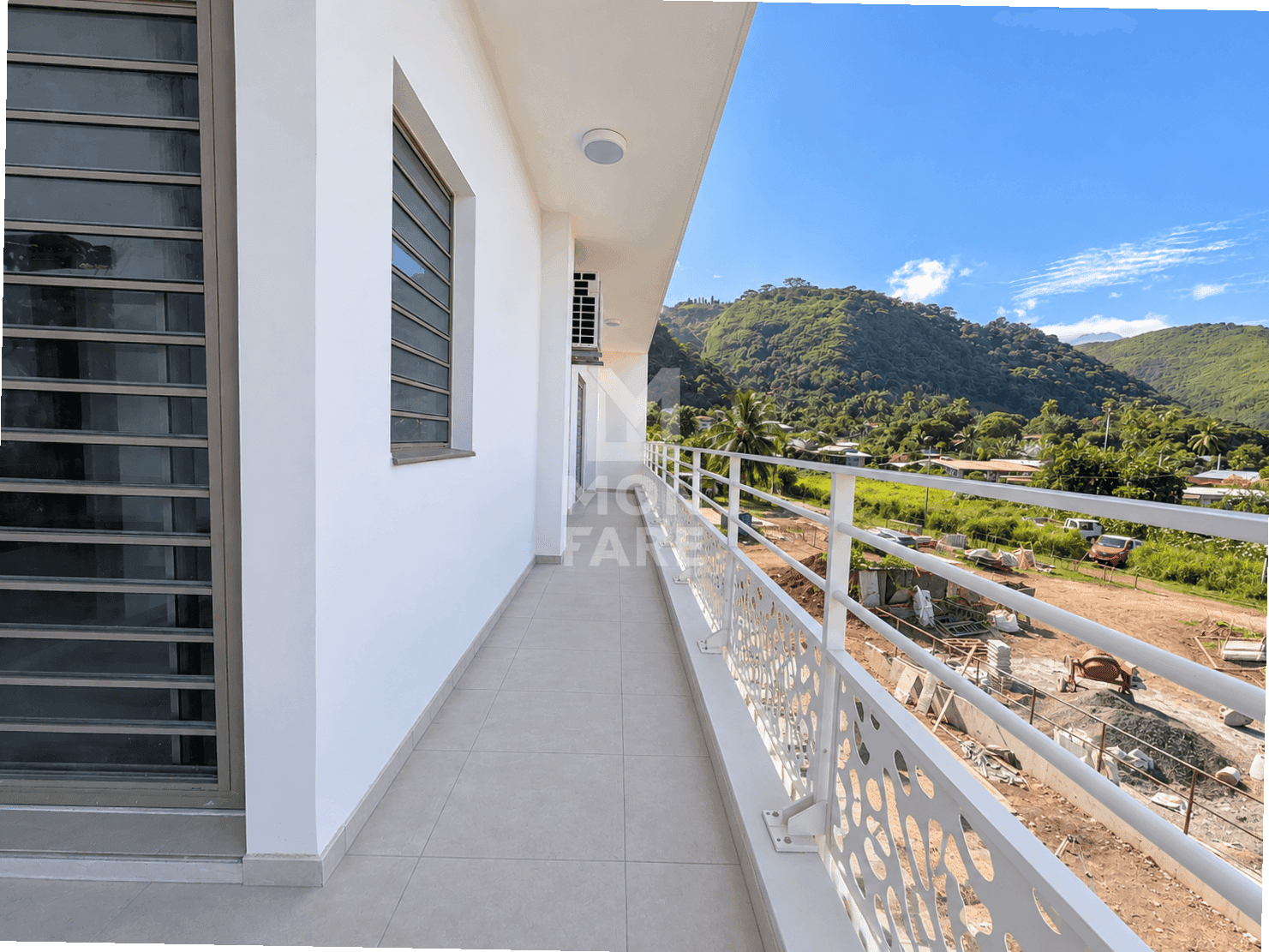 PUNAAUIA PROCHE LAGON - T4 de 131 M² AVEC BUREAU TERRASSE VUE MER - Image 4