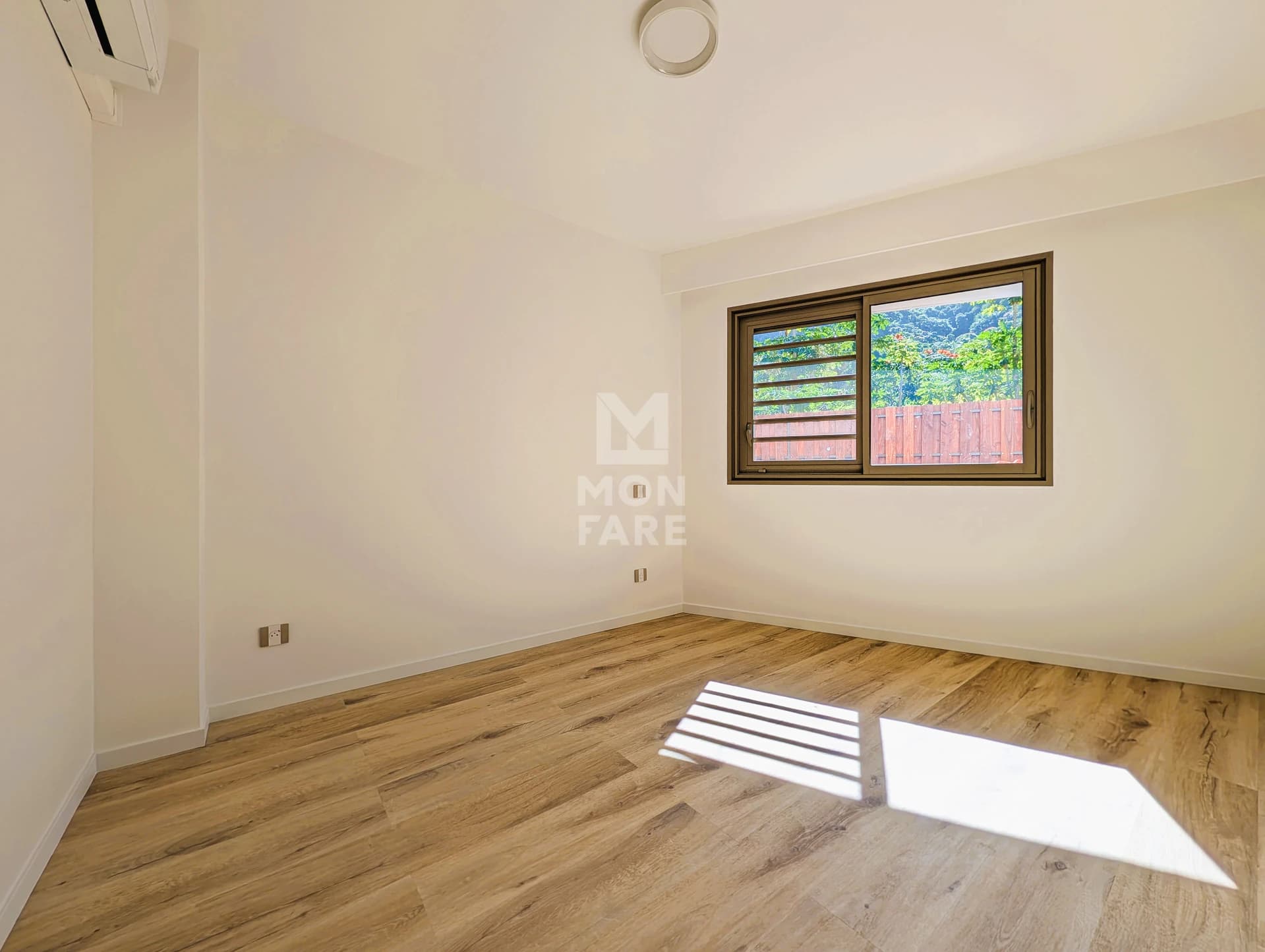 PUNAAUIA PROCHE LAGON - T4 de 131 M² AVEC BUREAU TERRASSE VUE MER - Image 9