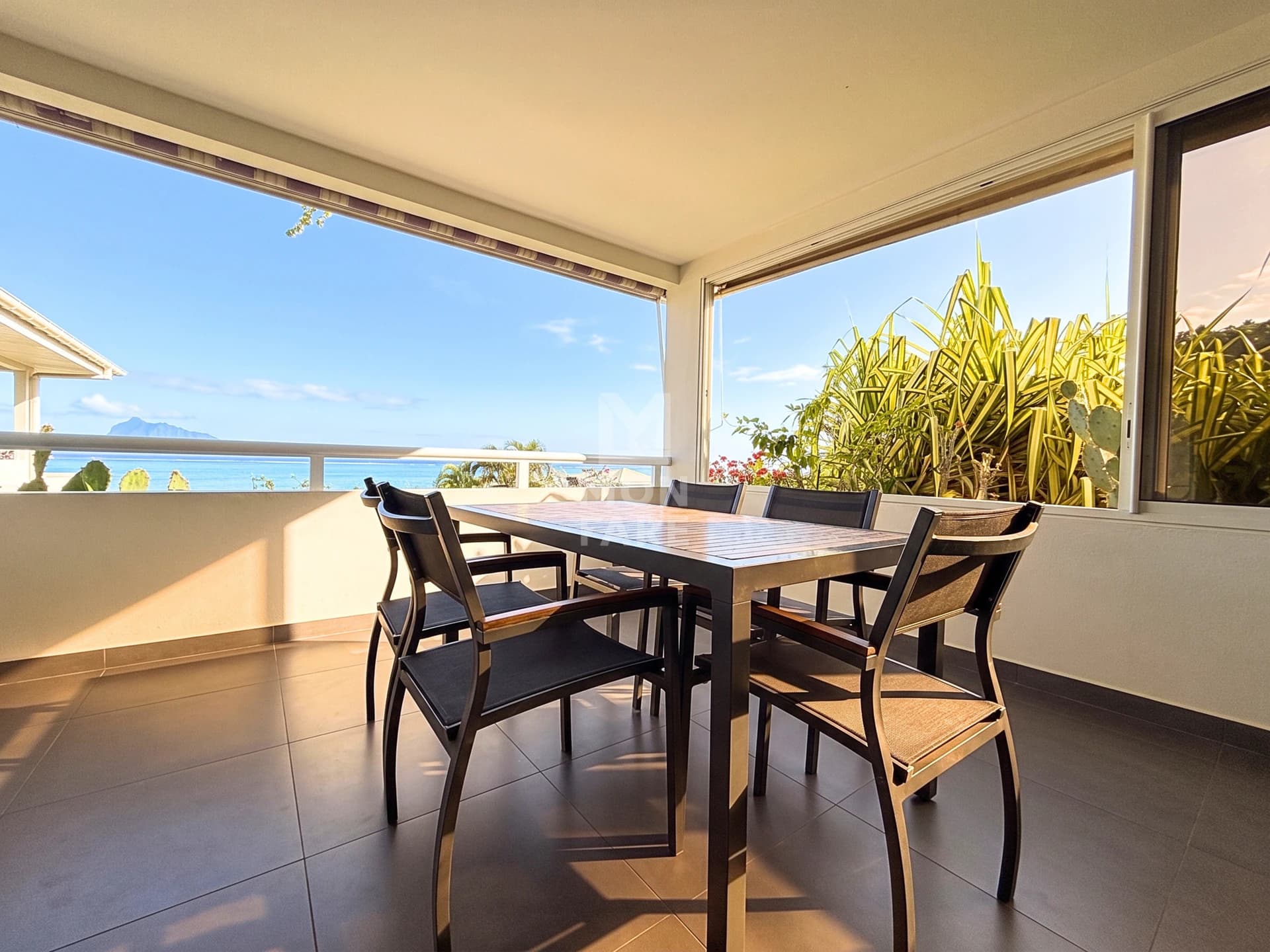 PUNAAUIA – F4 MEUBLÉ AVEC VUE, PISCINE & JARDIN - Image 3