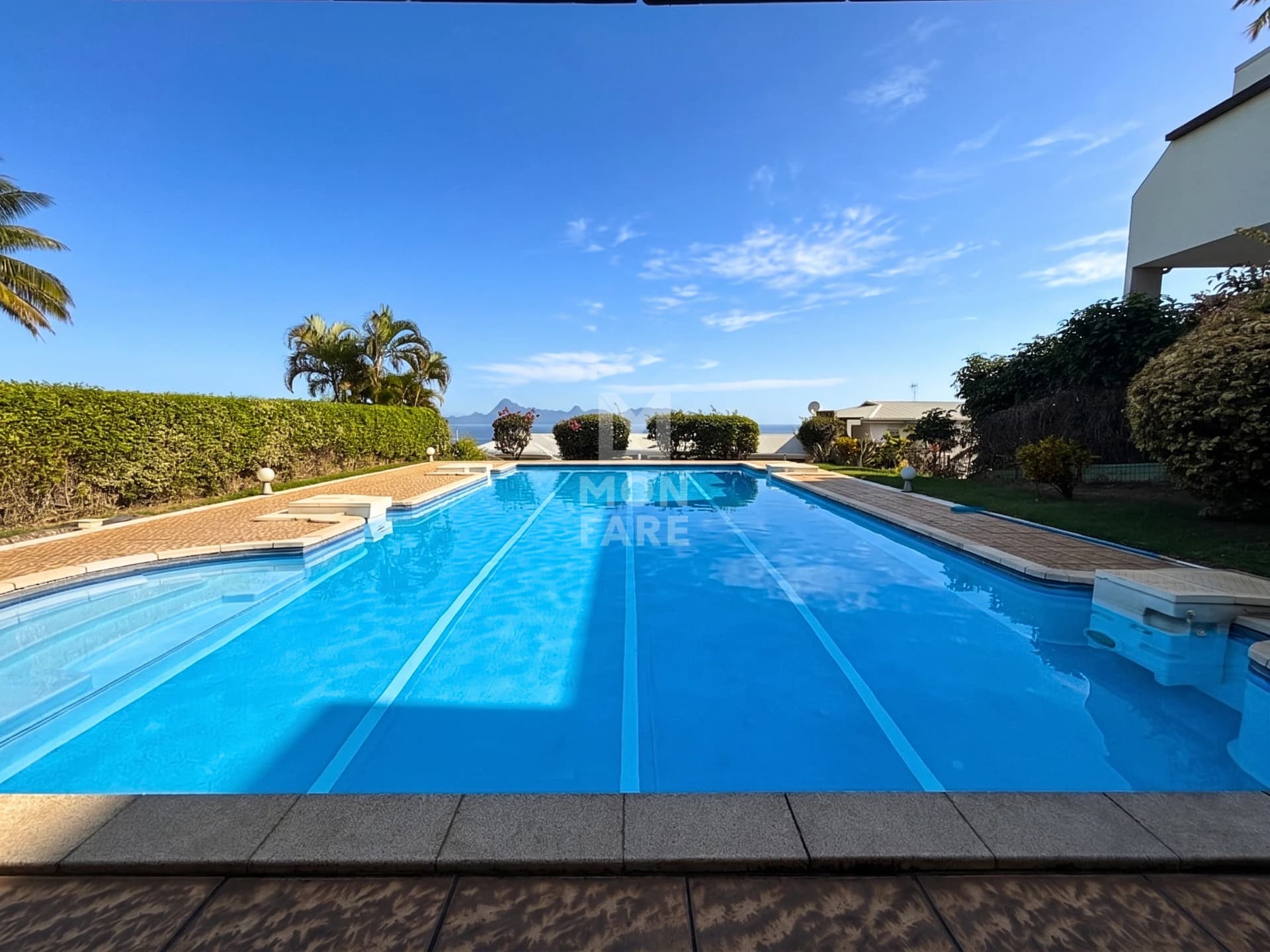 PUNAAUIA – F4 MEUBLÉ AVEC VUE, PISCINE & JARDIN - Image 12