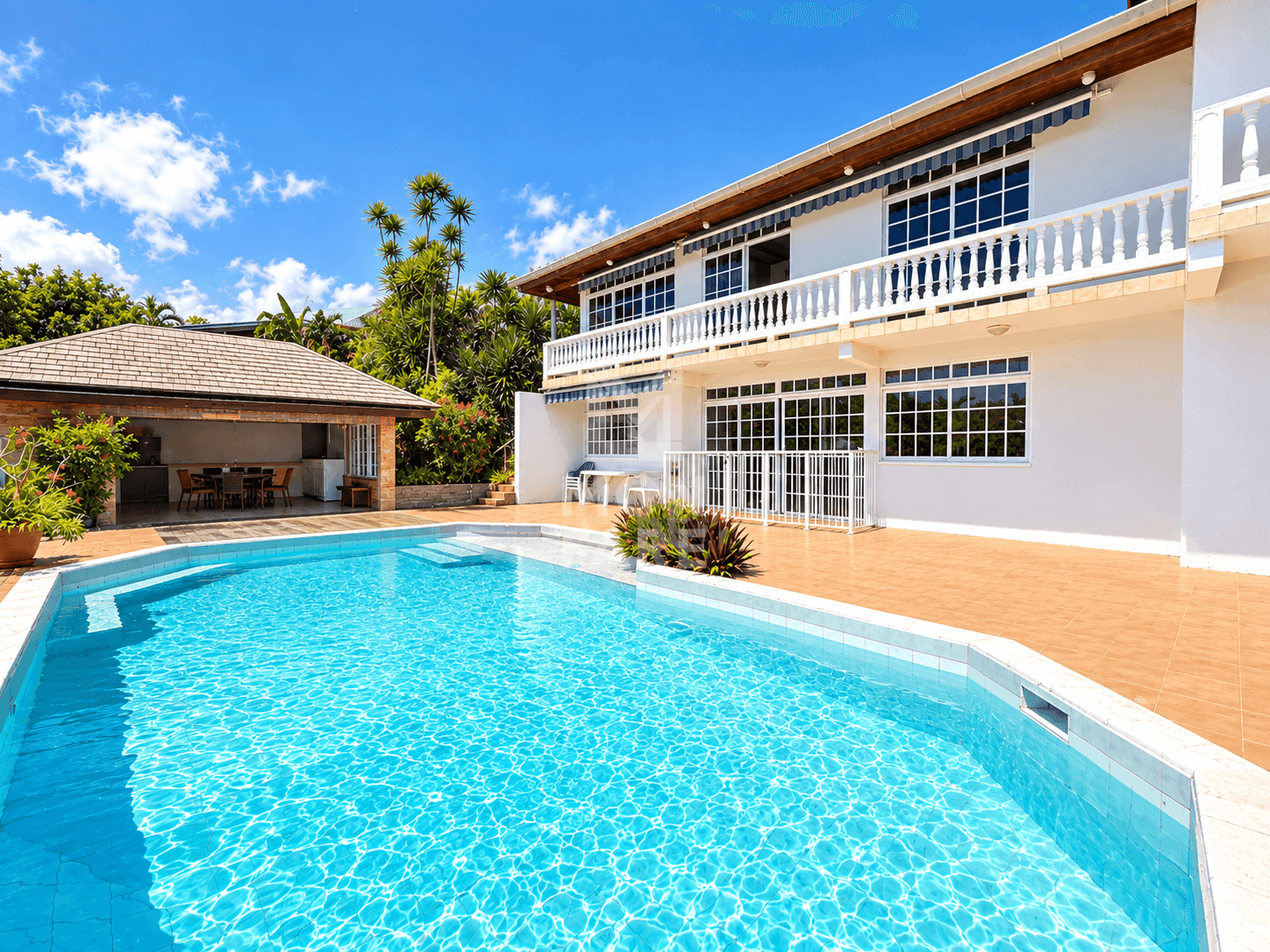 PAMATAI – Magnifique Maison F6 de 250m2 avec Piscine et Vue Mer - Image 17
