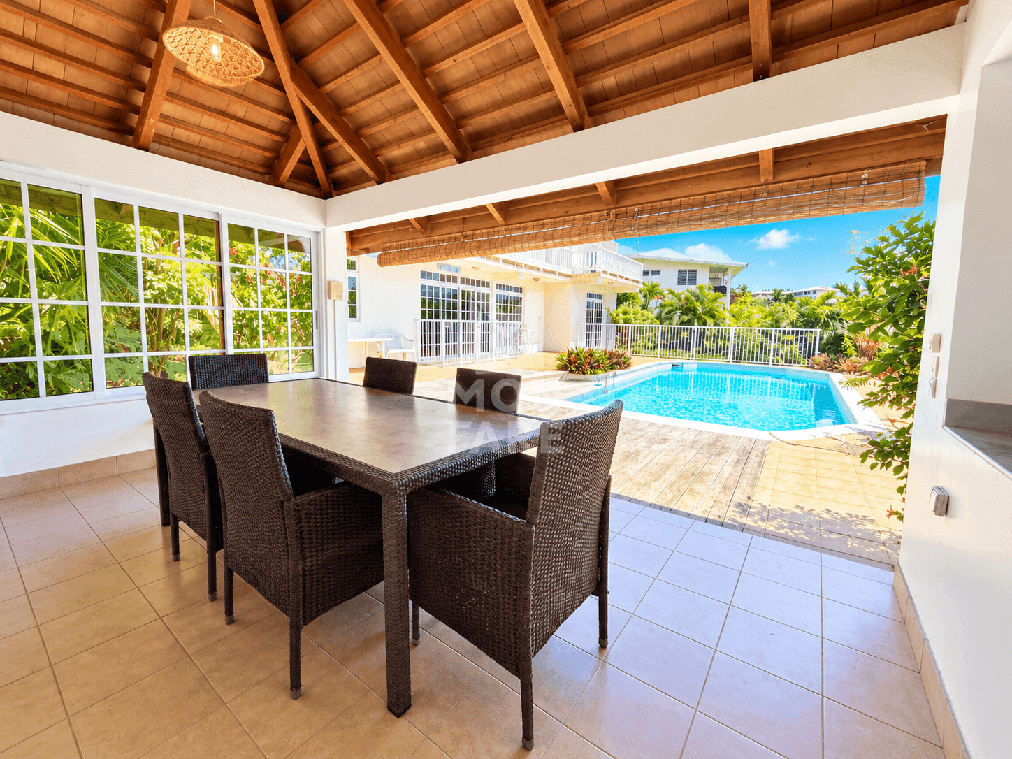 PAMATAI – Magnifique Maison F6 de 250m2 avec Piscine et Vue Mer - Image 16