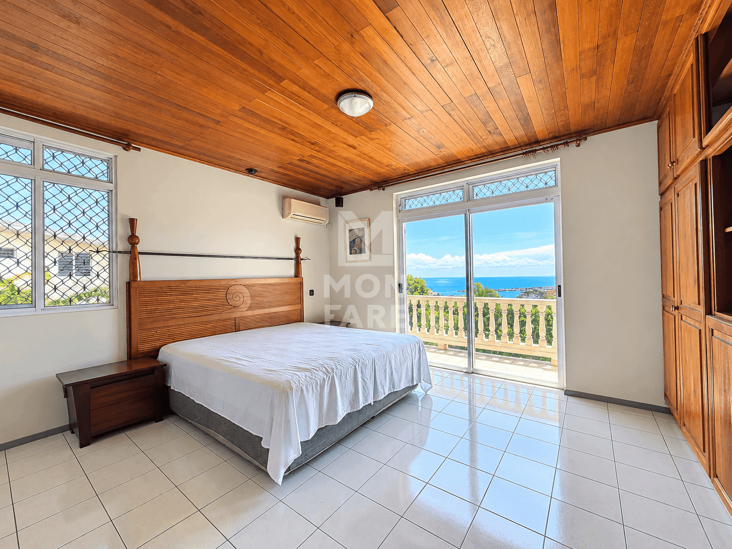 PAMATAI – Magnifique Maison F6 de 250m2 avec Piscine et Vue Mer - Image 7