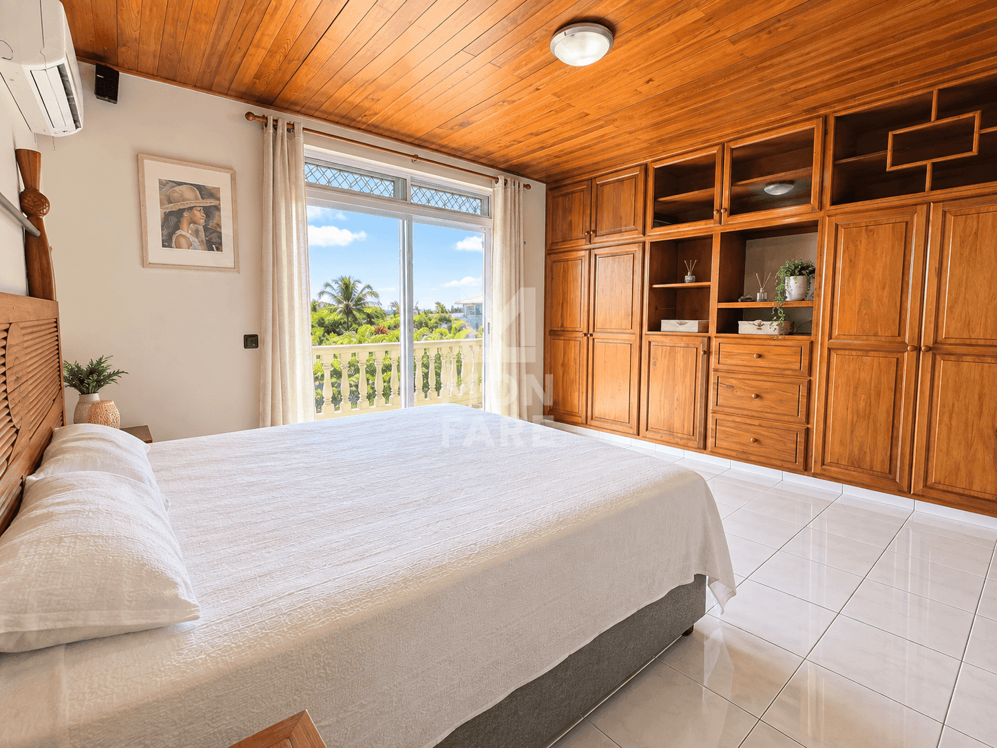 PAMATAI – Magnifique Maison F6 de 250m2 avec Piscine et Vue Mer - Image 8