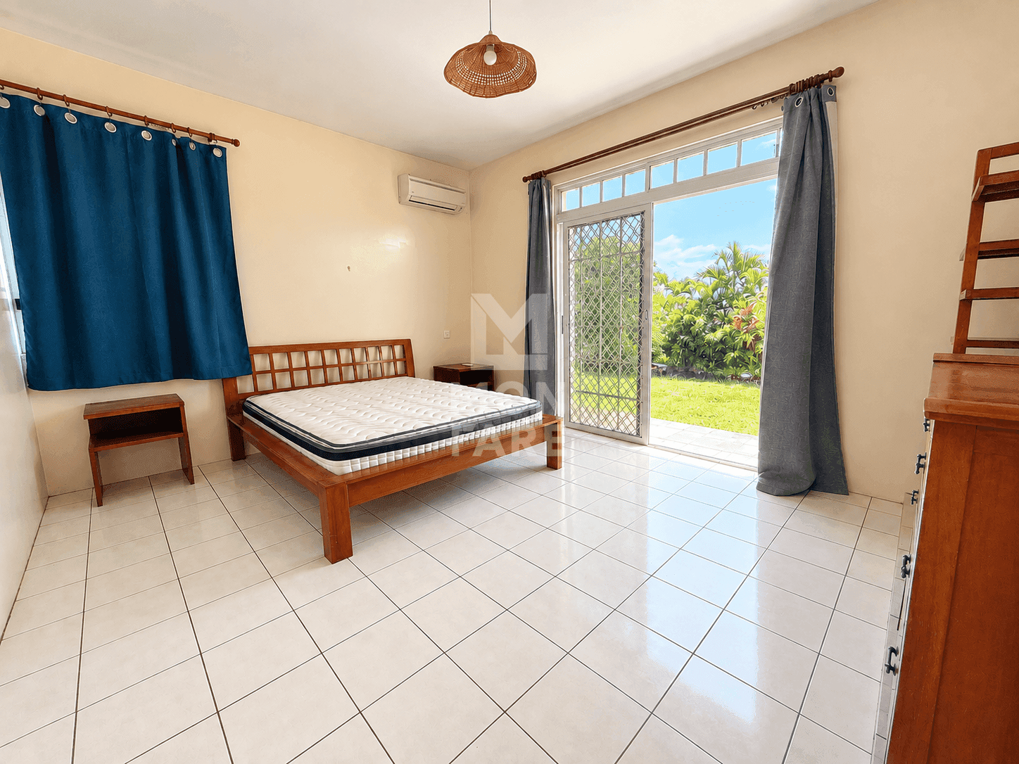 PAMATAI – Magnifique Maison F6 de 250m2 avec Piscine et Vue Mer - Image 13