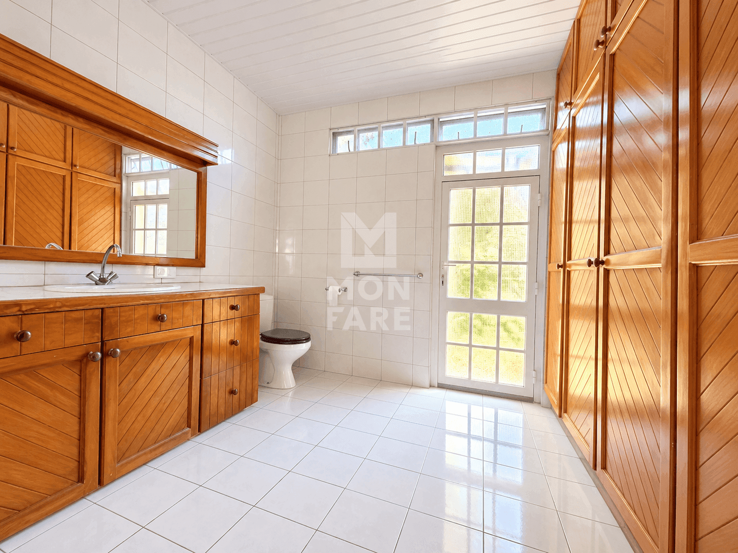 PAMATAI – Magnifique Maison F6 de 250m2 avec Piscine et Vue Mer - Image 15