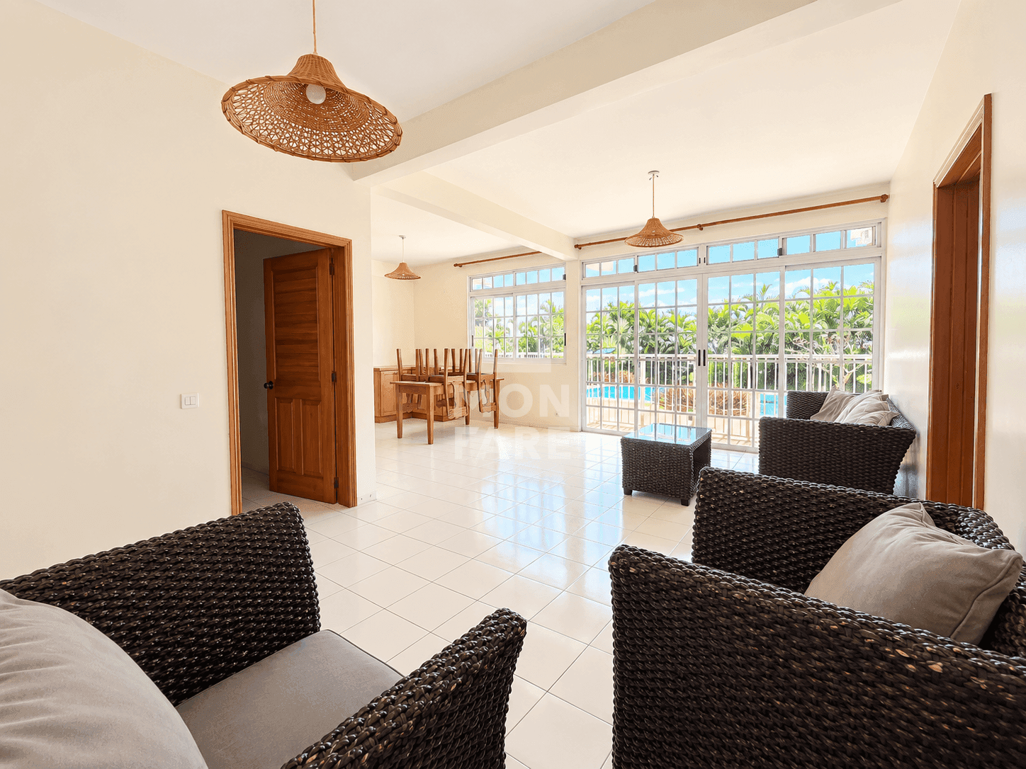 PAMATAI – Magnifique Maison F6 de 250m2 avec Piscine et Vue Mer - Image 12