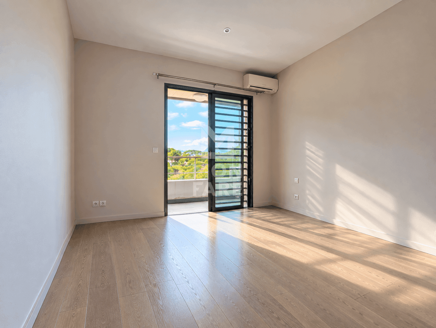 PAMATAI (VAIKEA) - CHARMANT T4 DUPLEX DE 118 M² AVEC VUE MOOREA - Image 11
