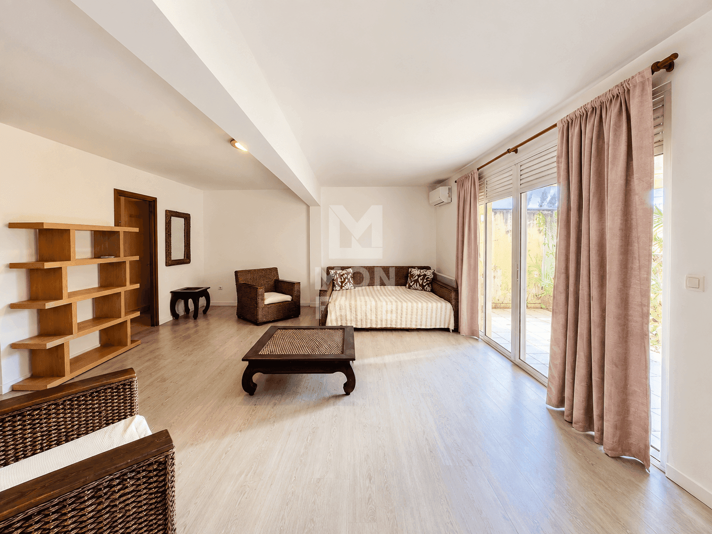 ARUE - STUDIO MEUBLE de 44m² AVEC TERRASSE - Image 2